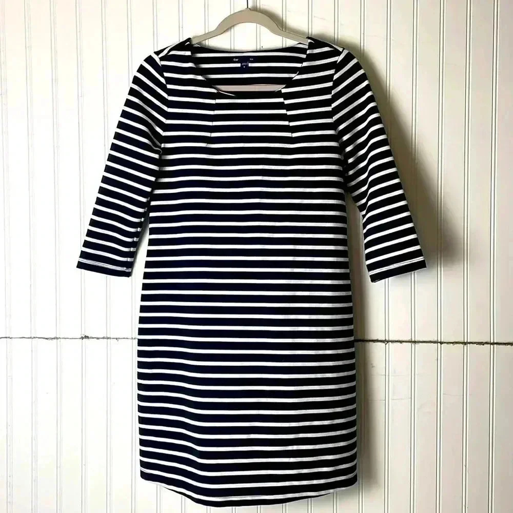 GAP Navy Stripped Long Sleeves Dress. Size Small. Casual, work wear, vacation